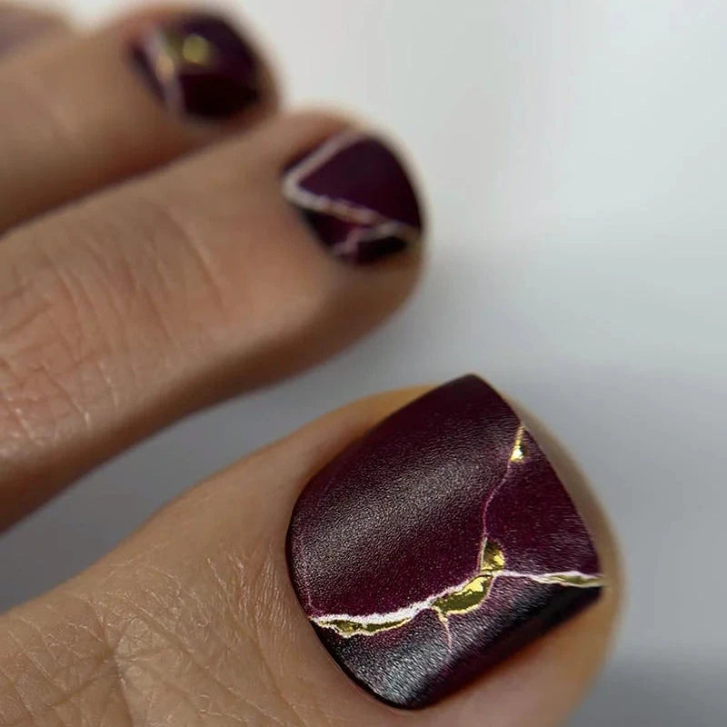 Wraps Pédicure Marbre Bordeaux Feuille d’Or – WR-446